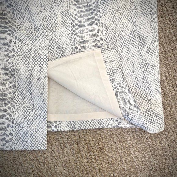 Ann Taylor NWT Grey/White Snake Print Pencil Skirt - Picture 9 of 13